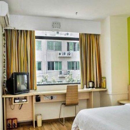 7 Days Inn Fuzhou Gandong Avenue Passenger Station מראה חיצוני תמונה
